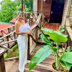 Is beautiful Jumpsuit like new